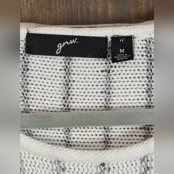 GNW Flashy Relaxed Sleeve Sweater Size M - Picture 2 of 3